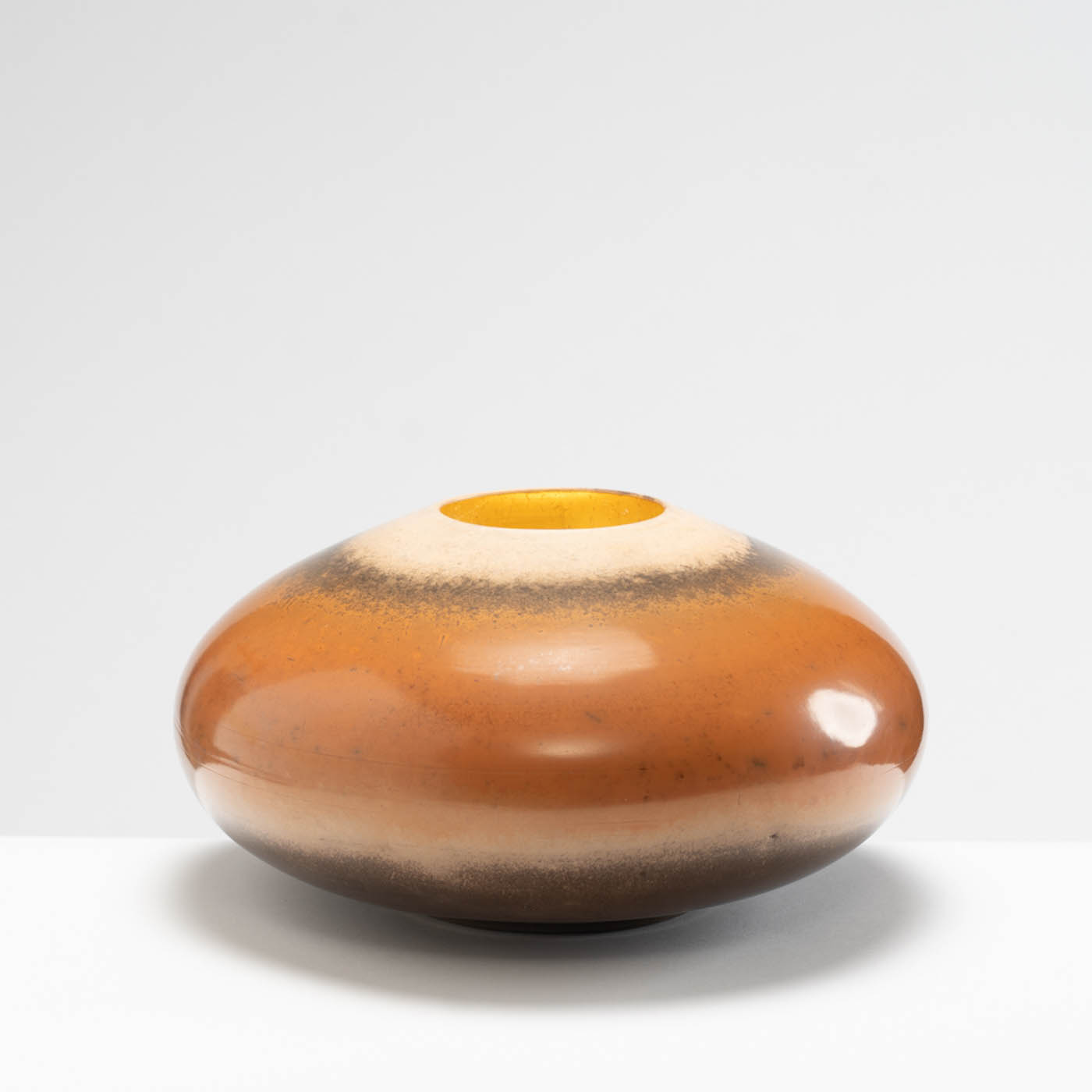 DA77Y196 Rounded Vessel