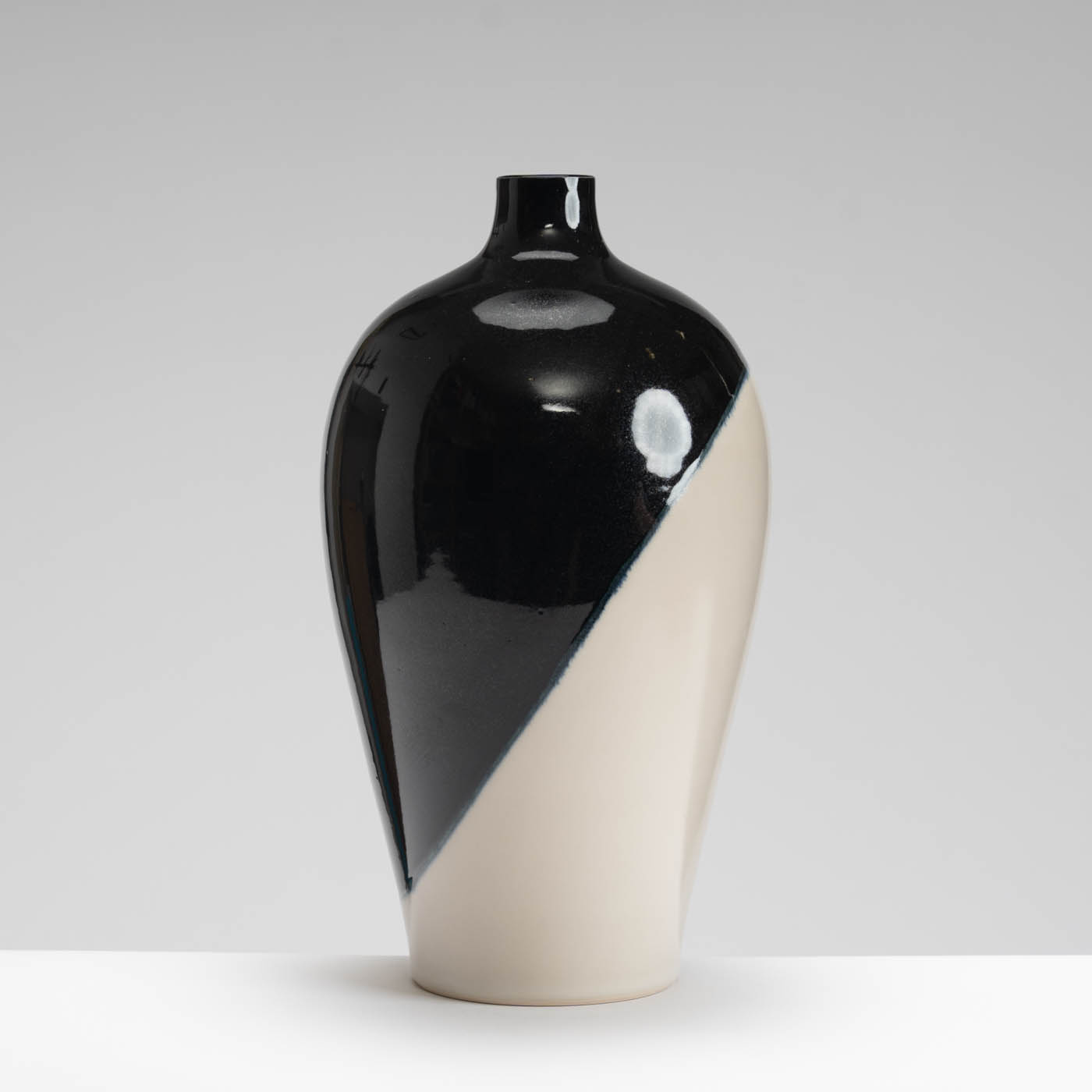 SS349Y378 High-Shouldered Vase Large