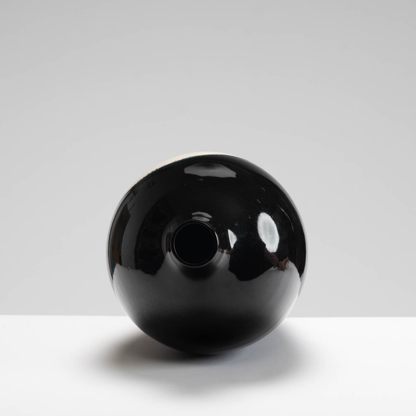 SS349Y378 High-Shouldered Vase Large