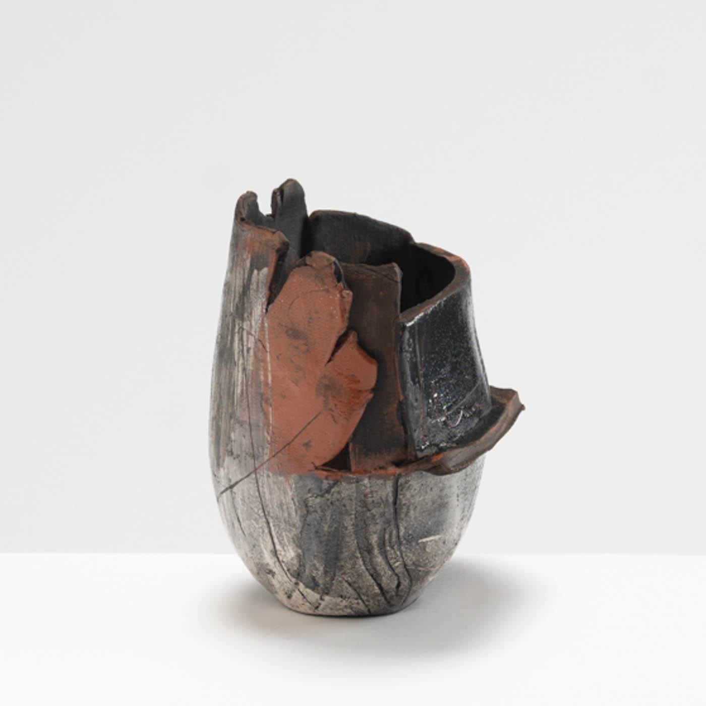 ES582Y74 Small Black & White Fragmented Vessel