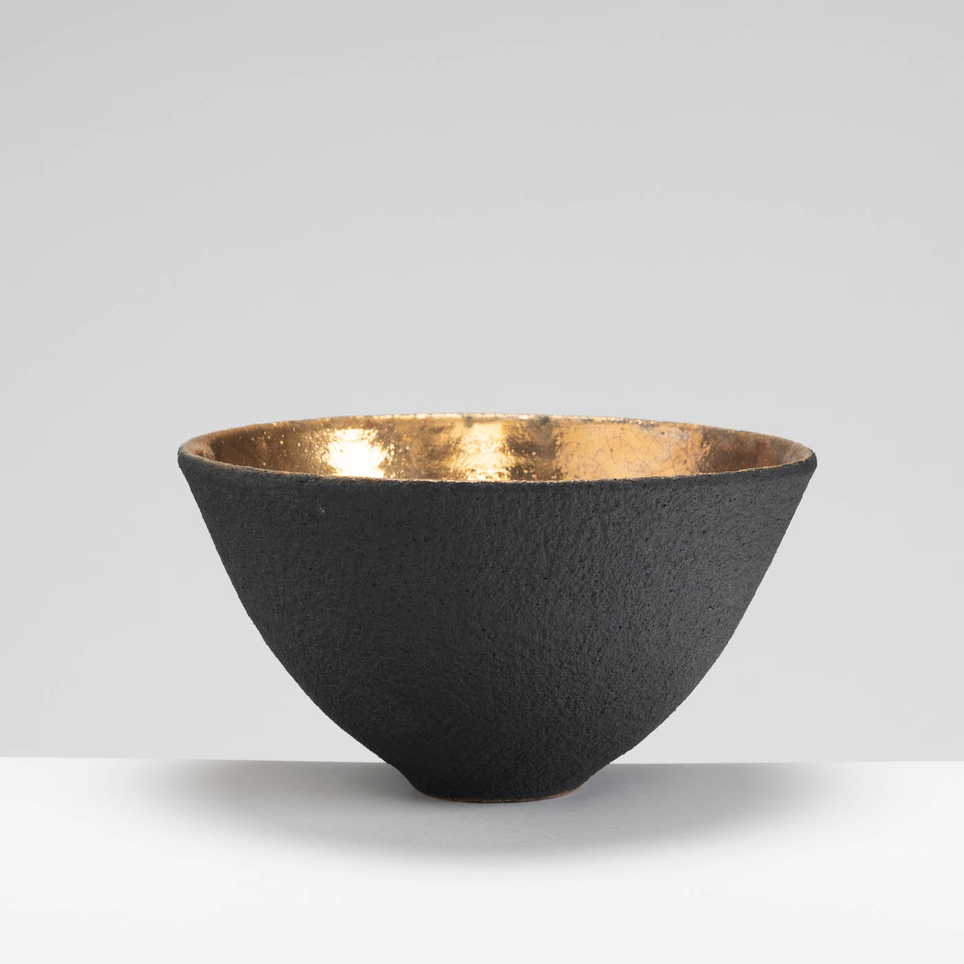 SF209Y966 Large Open Black/Gold Bowl