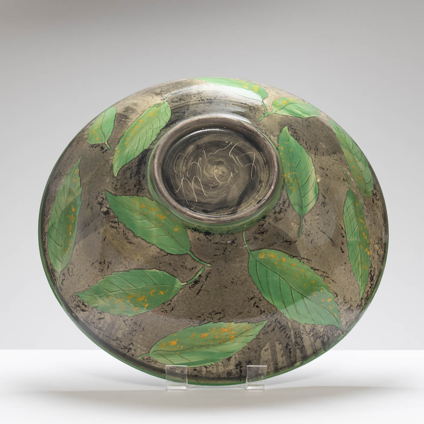 SM242Y1058 Extra Large Bowl - Big green leaves on deep grey and black