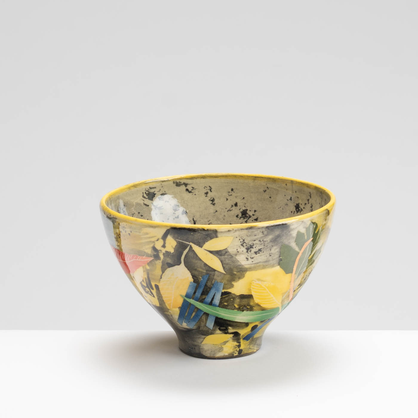 SM242Y1042 Small Deep Bowl - Grey interior, leaves and stalks