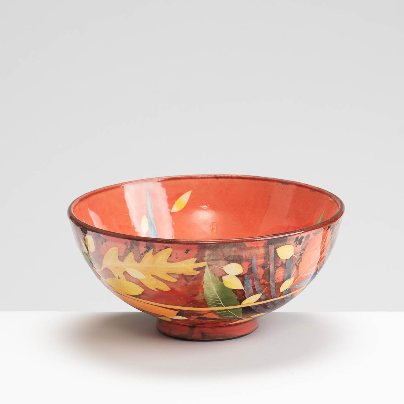 SM242Y1040 Medium Bowl - Red interior with leaves