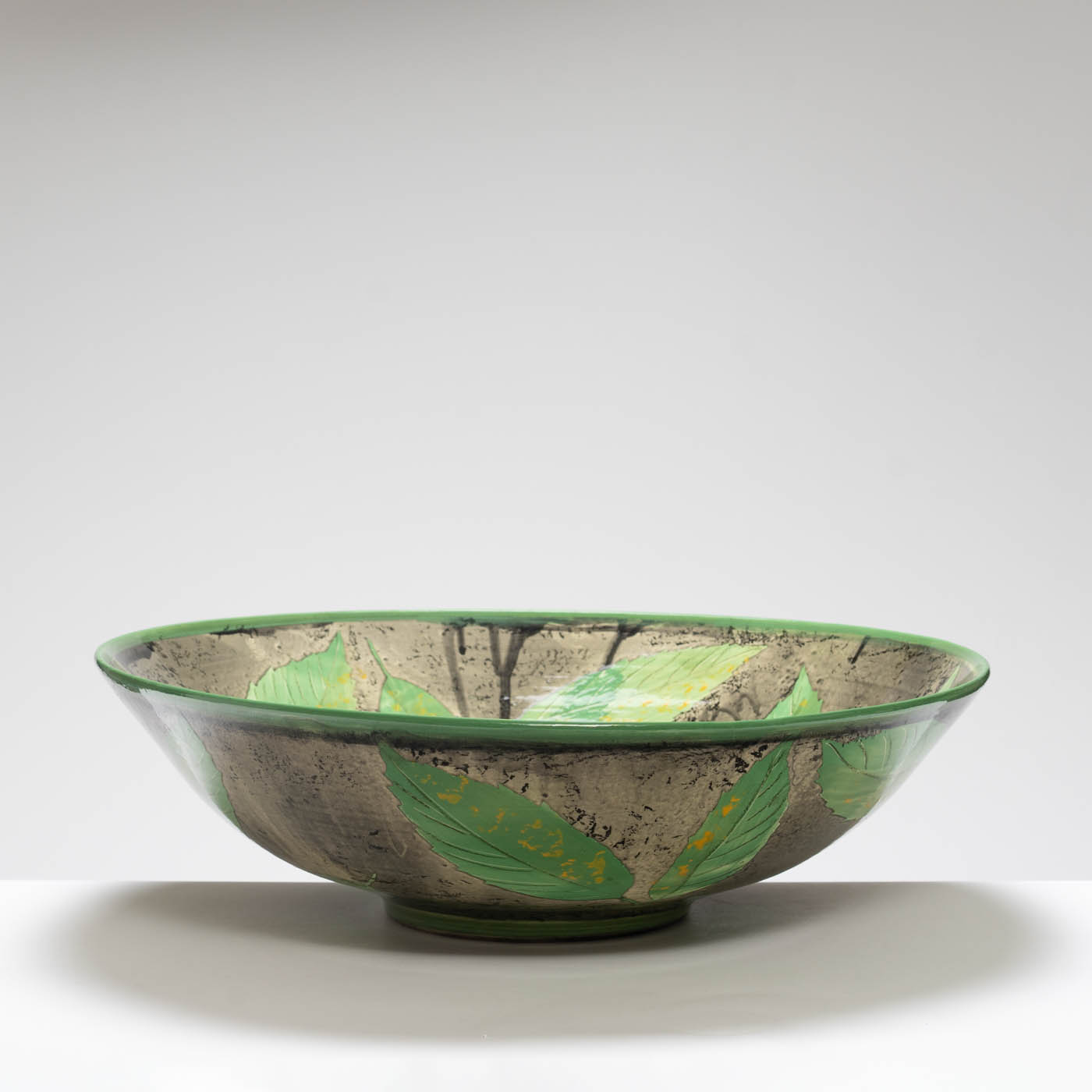 SM242Y1058 Extra Large Bowl - Big green leaves on deep grey and black