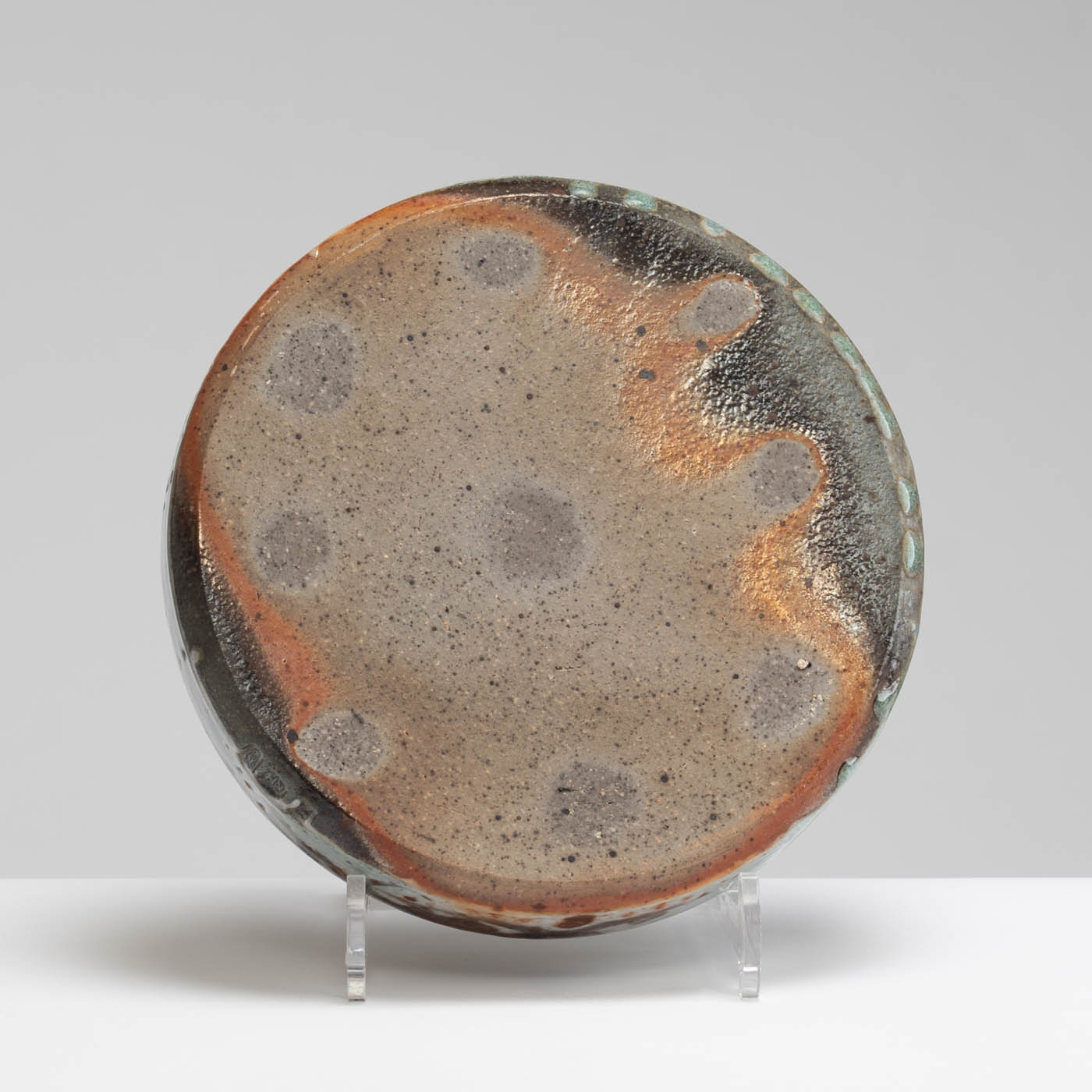 RH429Y202 Platter with Bulrush Motif