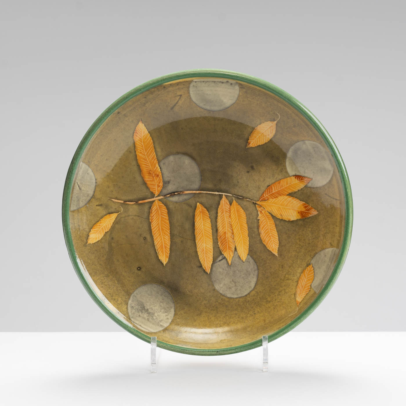 SM242Y1002 Plate - Golden leaves, grey circles