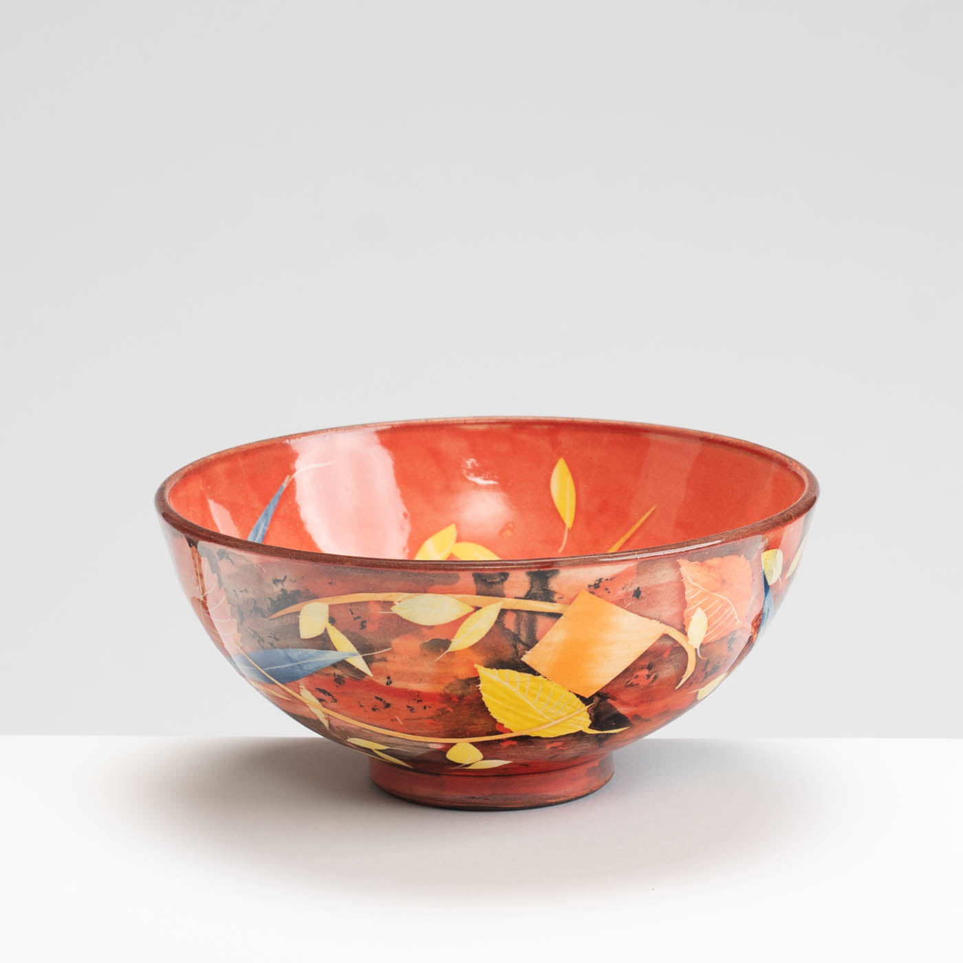 SM242Y1040 Medium Bowl - Red interior with leaves
