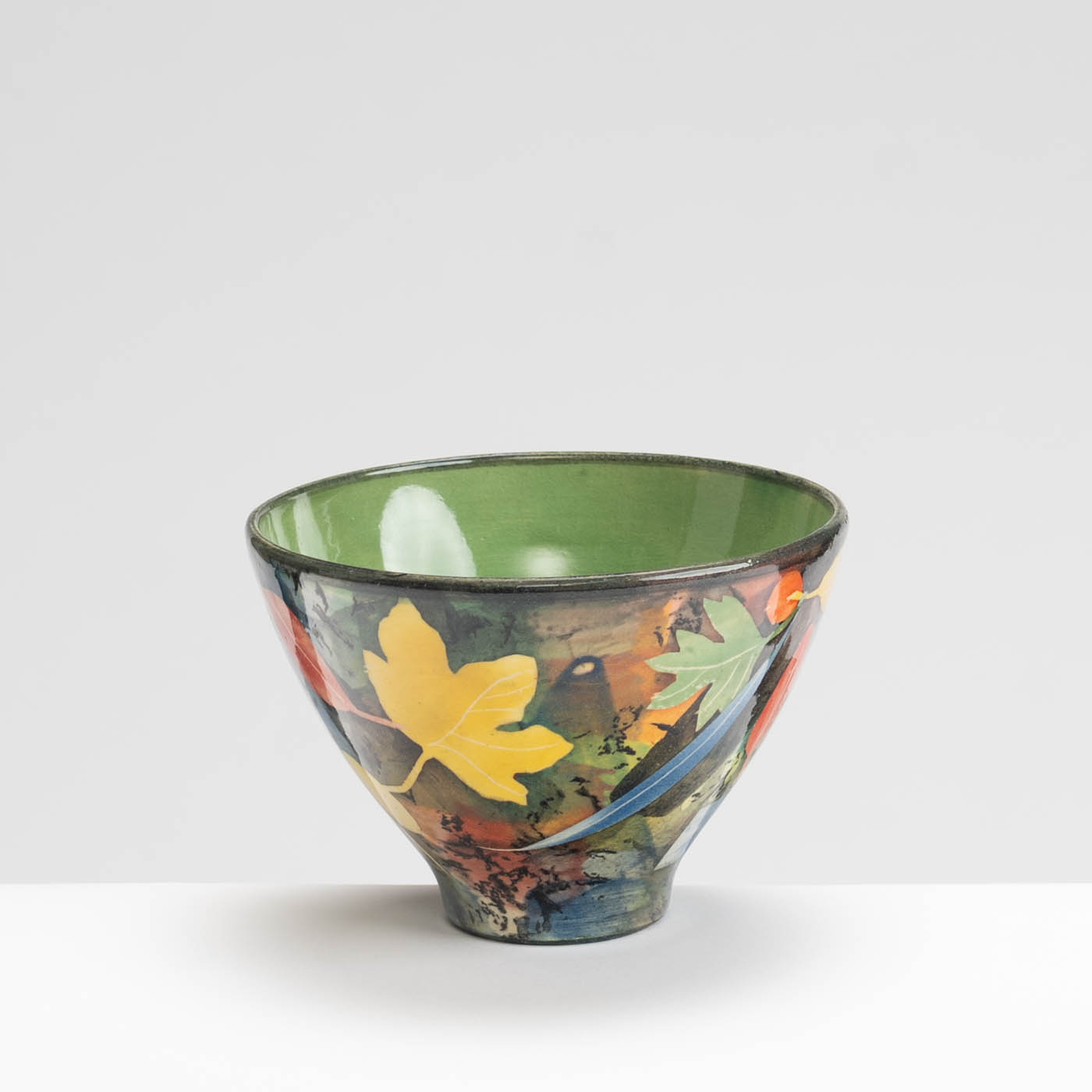 SM242Y1046 Small Deep Bowl - Green interior, leaves and stalks