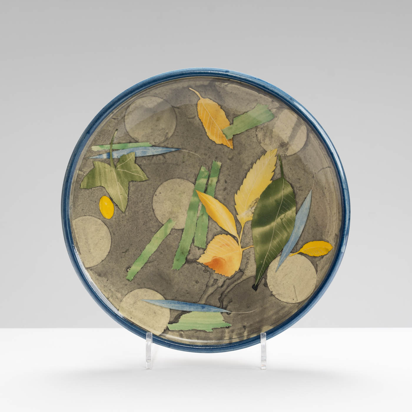 SM242Y996 Plate - Leaf arrangement on grey