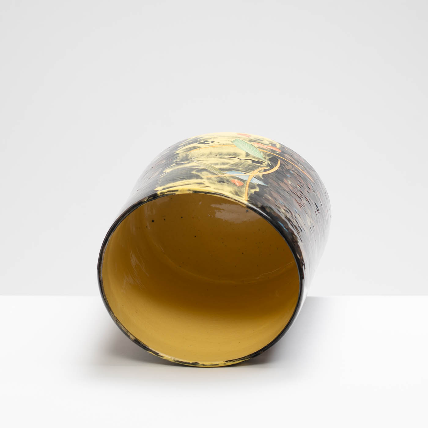 SM242Y1051 Extra Large Oval Vase - Leaves on tarmac, yellow line