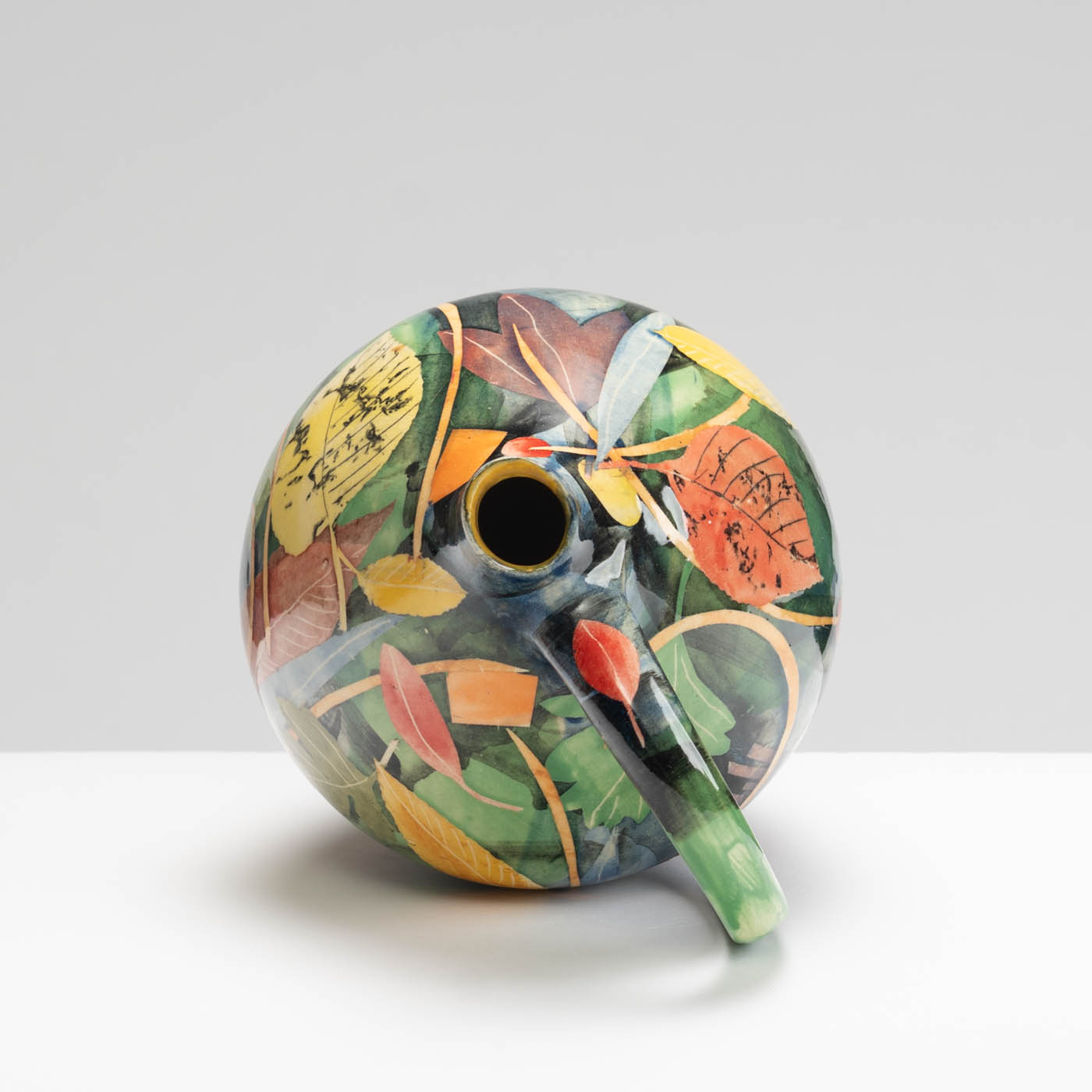 SM242Y1022 Large Oil Jug - Leaves and stalks