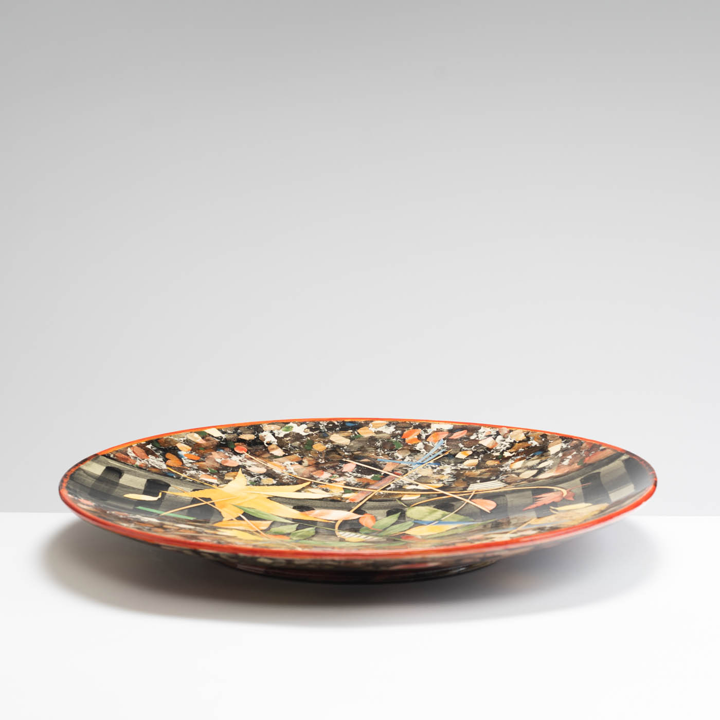 SM242Y993 Extra Large Dish - Scatterings on pavement grid