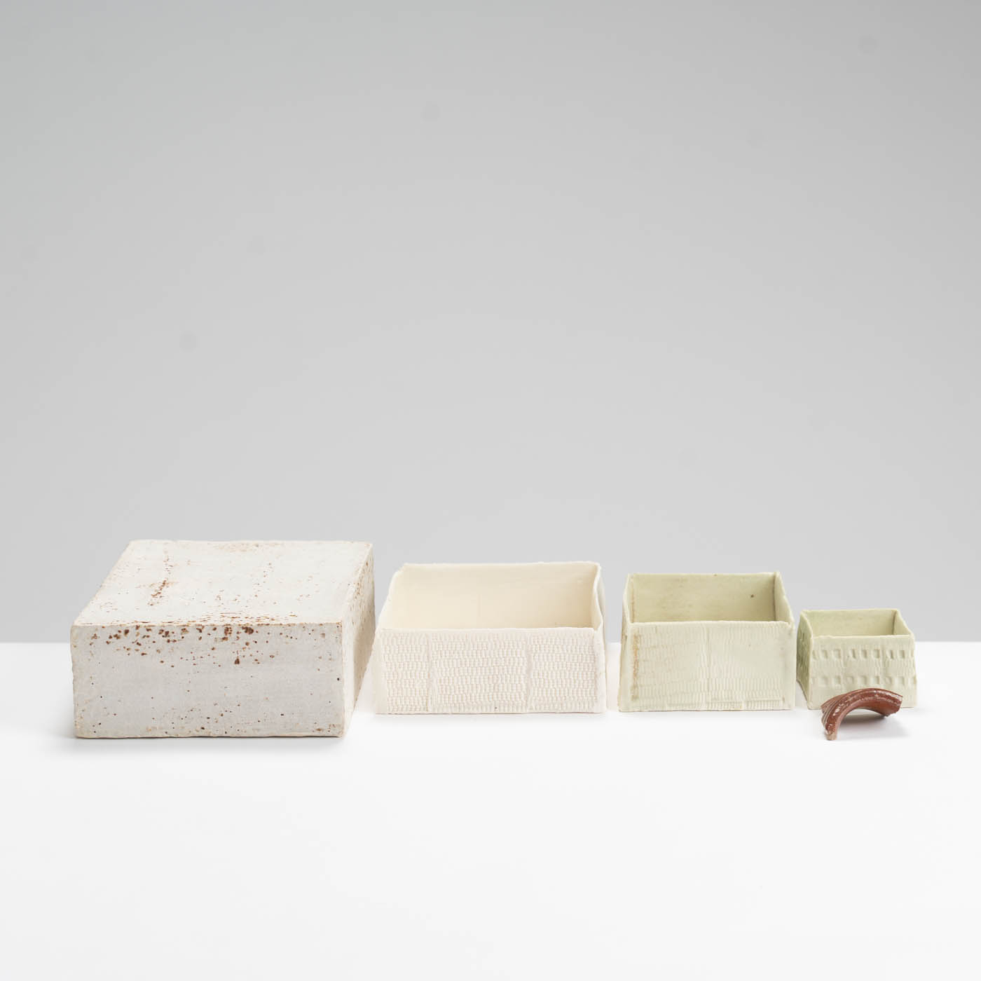 EP565Y6 Three Porcelain Nesting Boxes