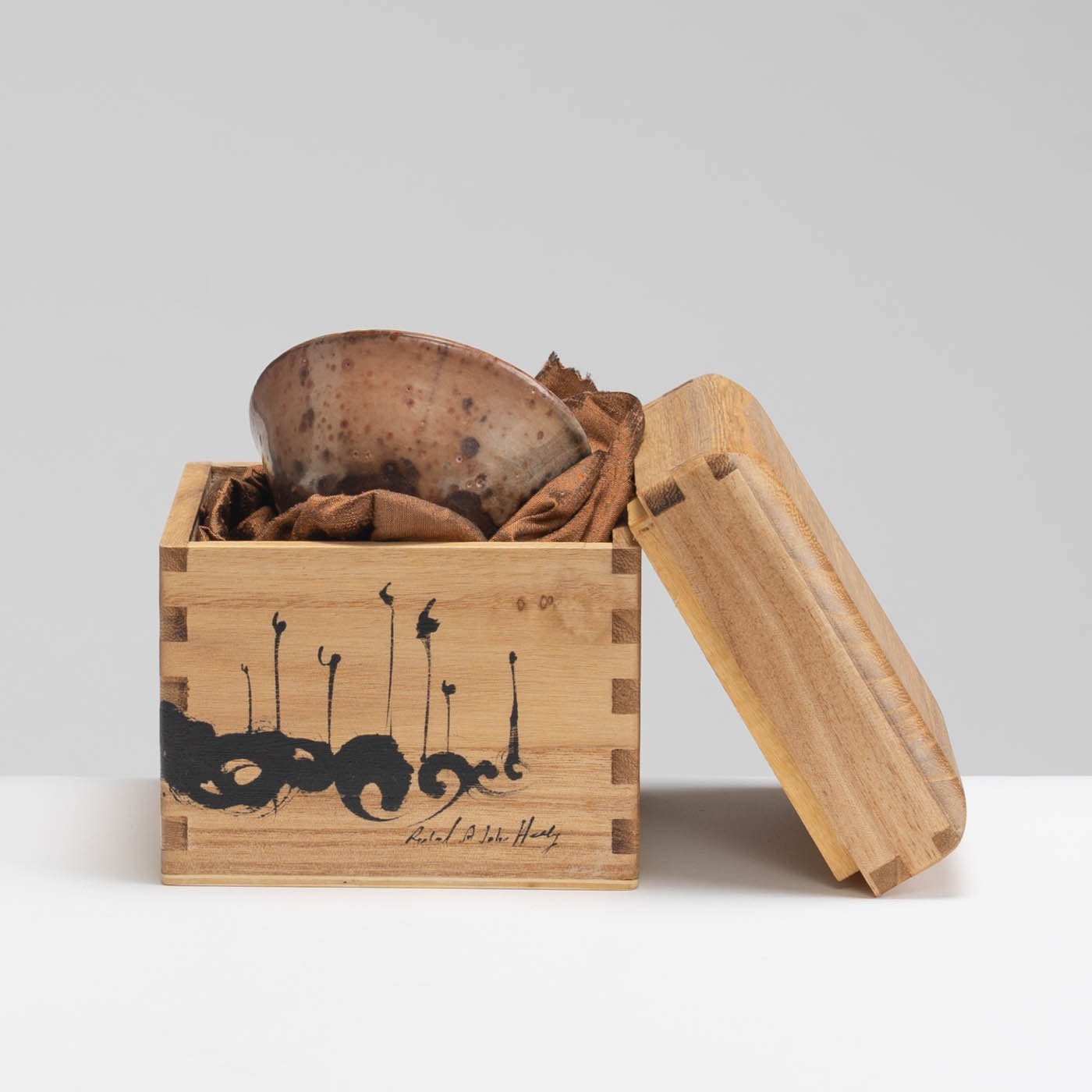 RH429Y211 Small Bowl with Wooden Box