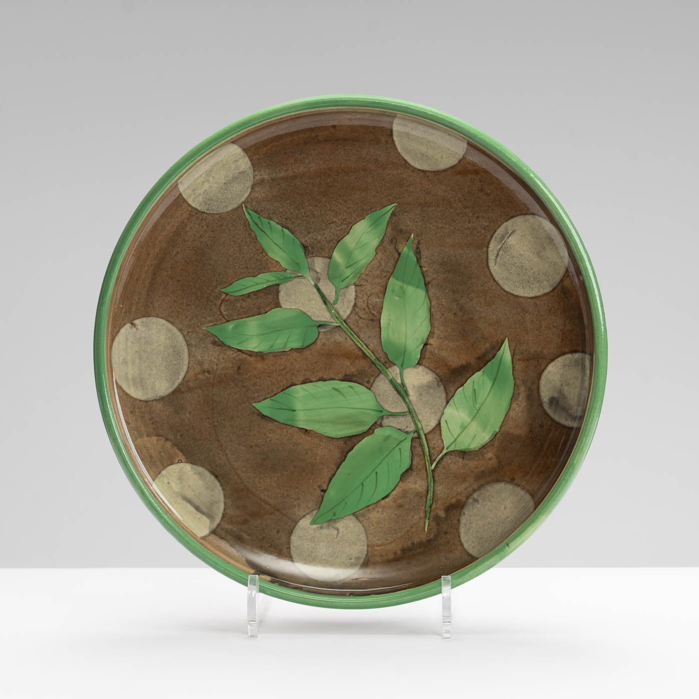 SM242Y1052 Plate - Green leaves grey circles