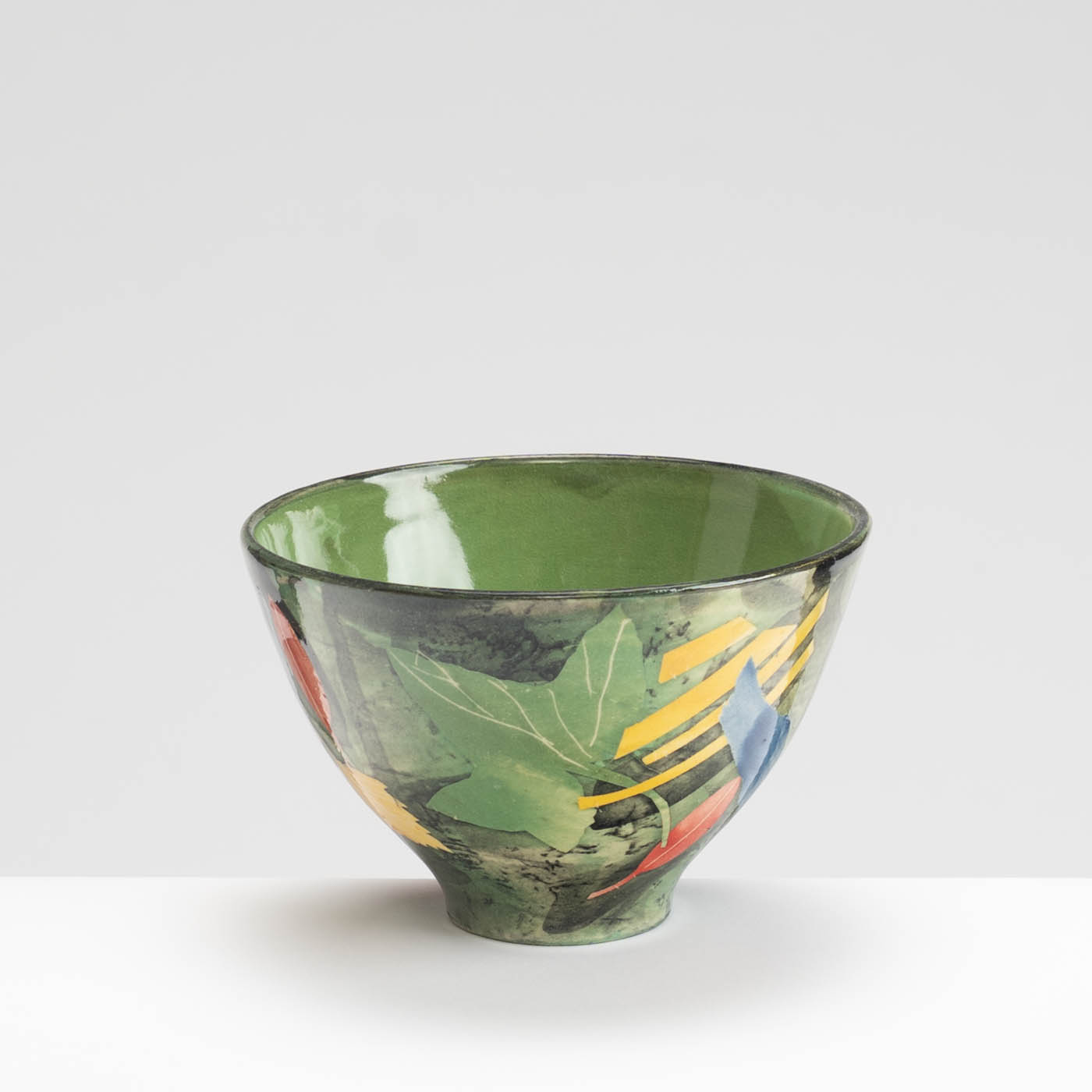 SM242Y1044 Small Deep Bowl - Green interior, leaves and stalks
