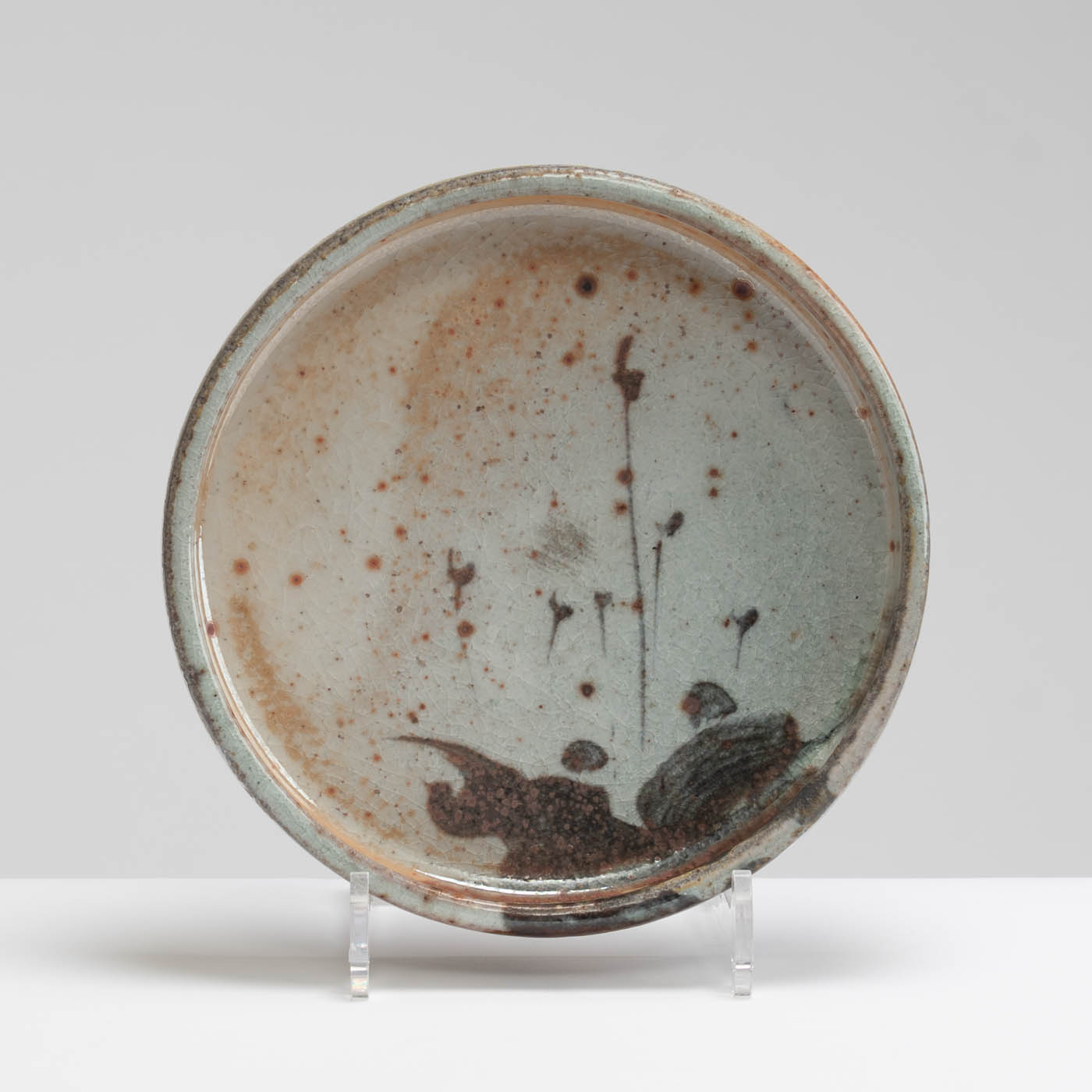 RH429Y202 Platter with Bulrush Motif