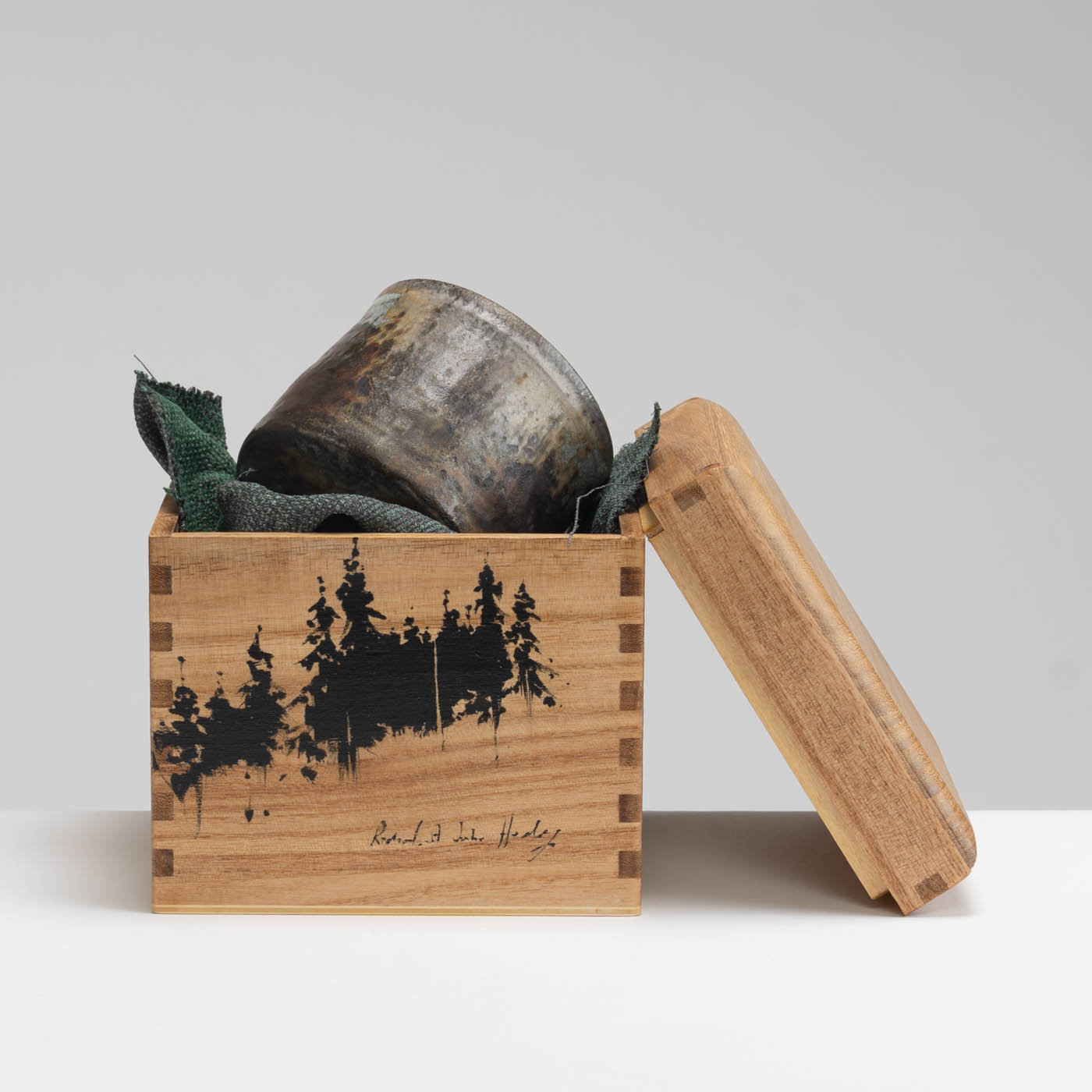 RH429Y210 Yunomi with Wooden Box