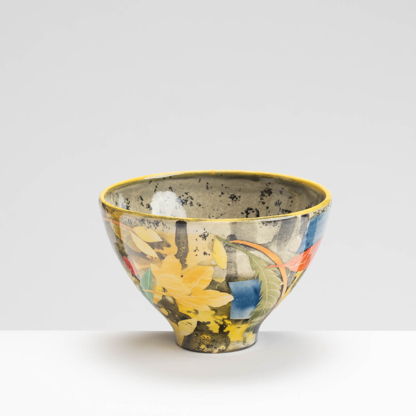 SM242Y1042 Small Deep Bowl - Grey interior, leaves and stalks
