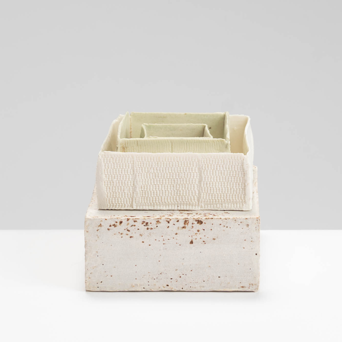EP565Y6 Three Porcelain Nesting Boxes