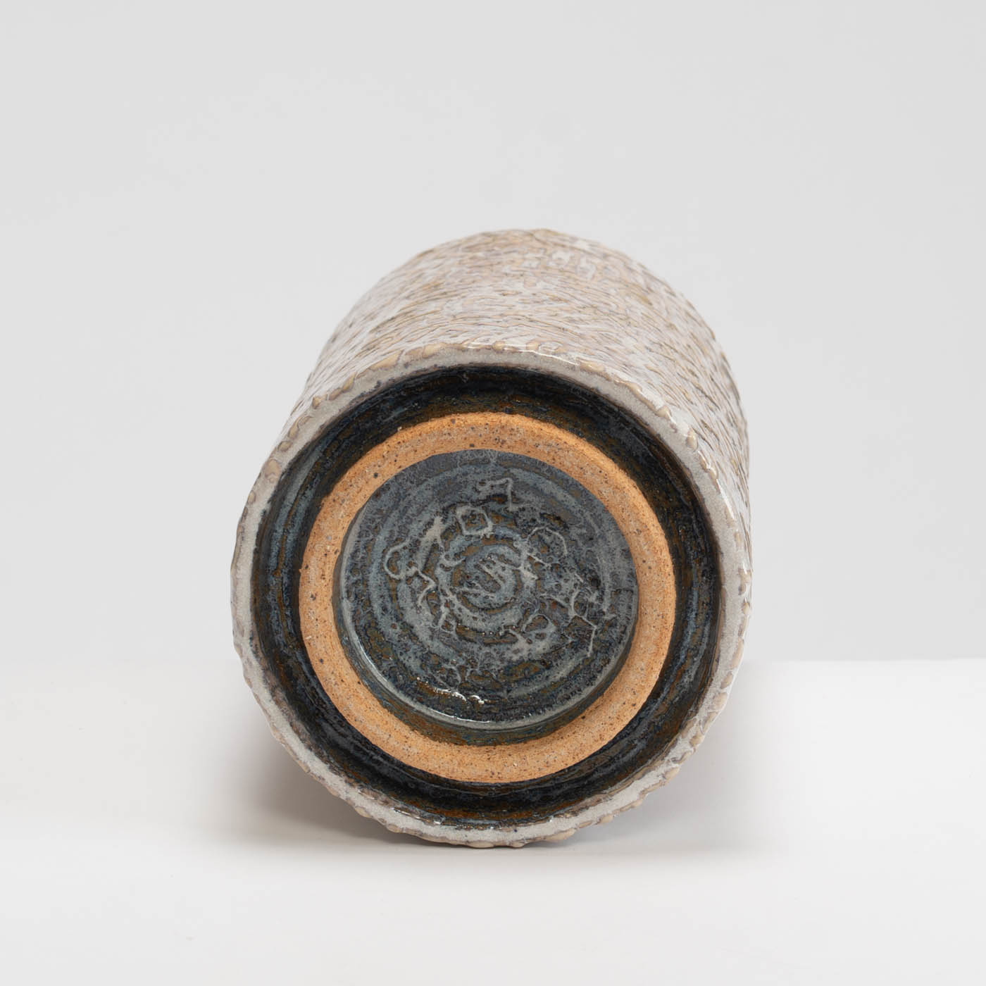 PB161X718 Stoneware Vessel