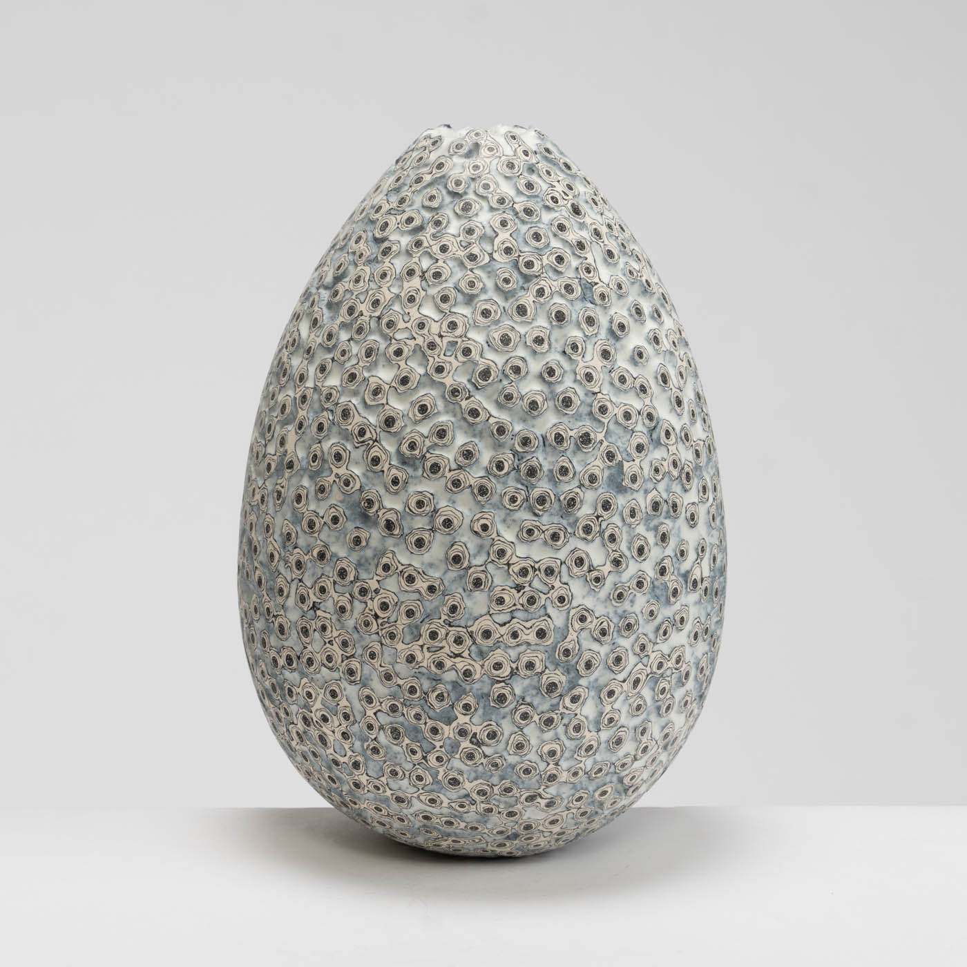 PB161X707 Black and White Ground Vessel