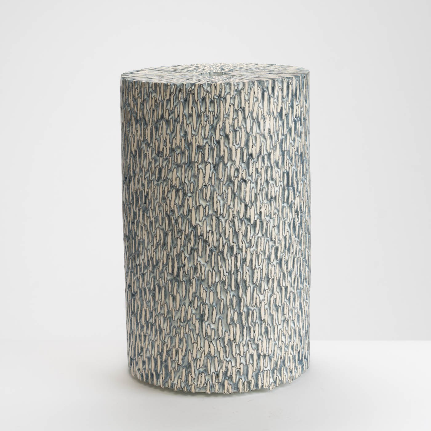 PB161X731 Black and White Ground Vessel
