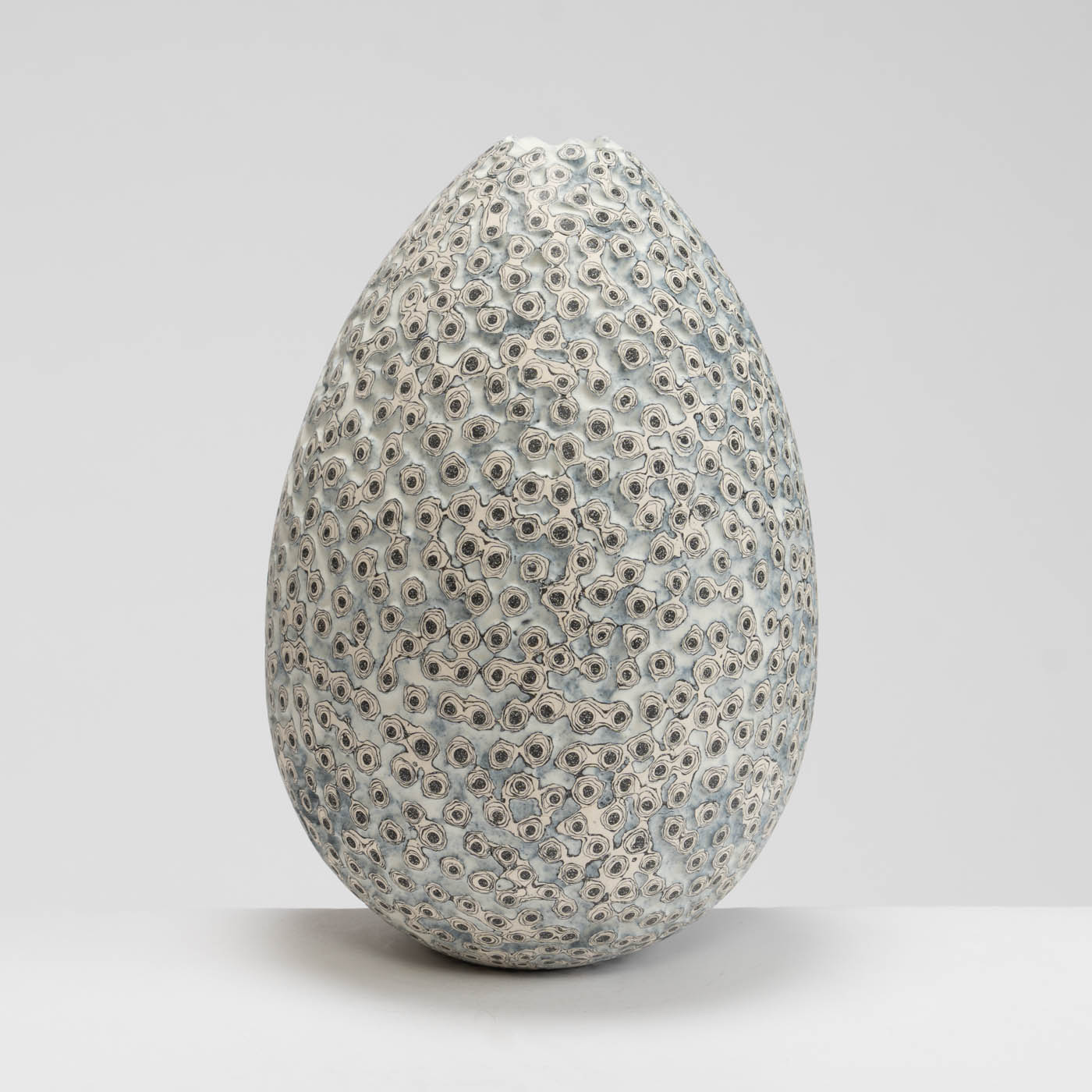 PB161X707 Black and White Ground Vessel