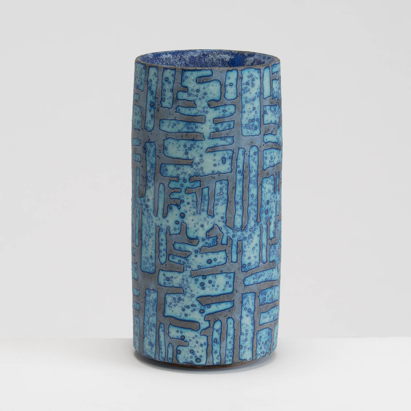 PB161X696 Dark Blue Cylinder Vessel