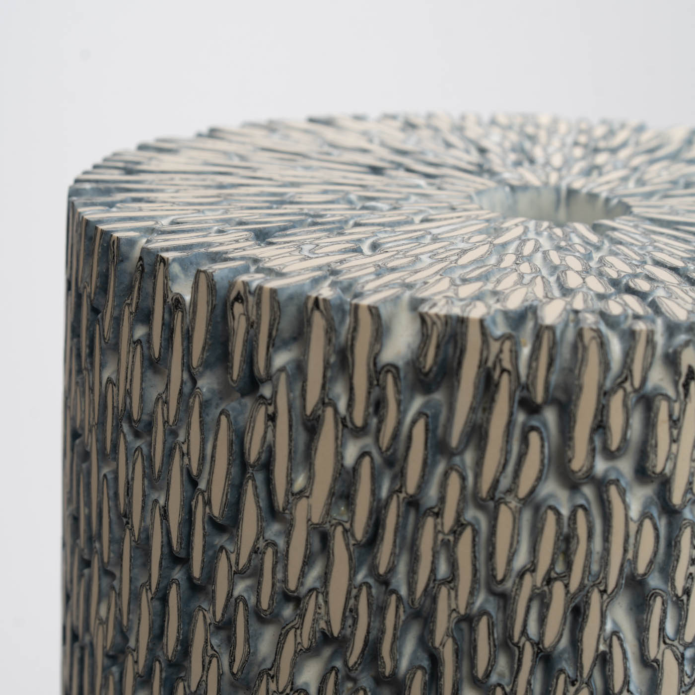 PB161X731 Black and White Ground Vessel