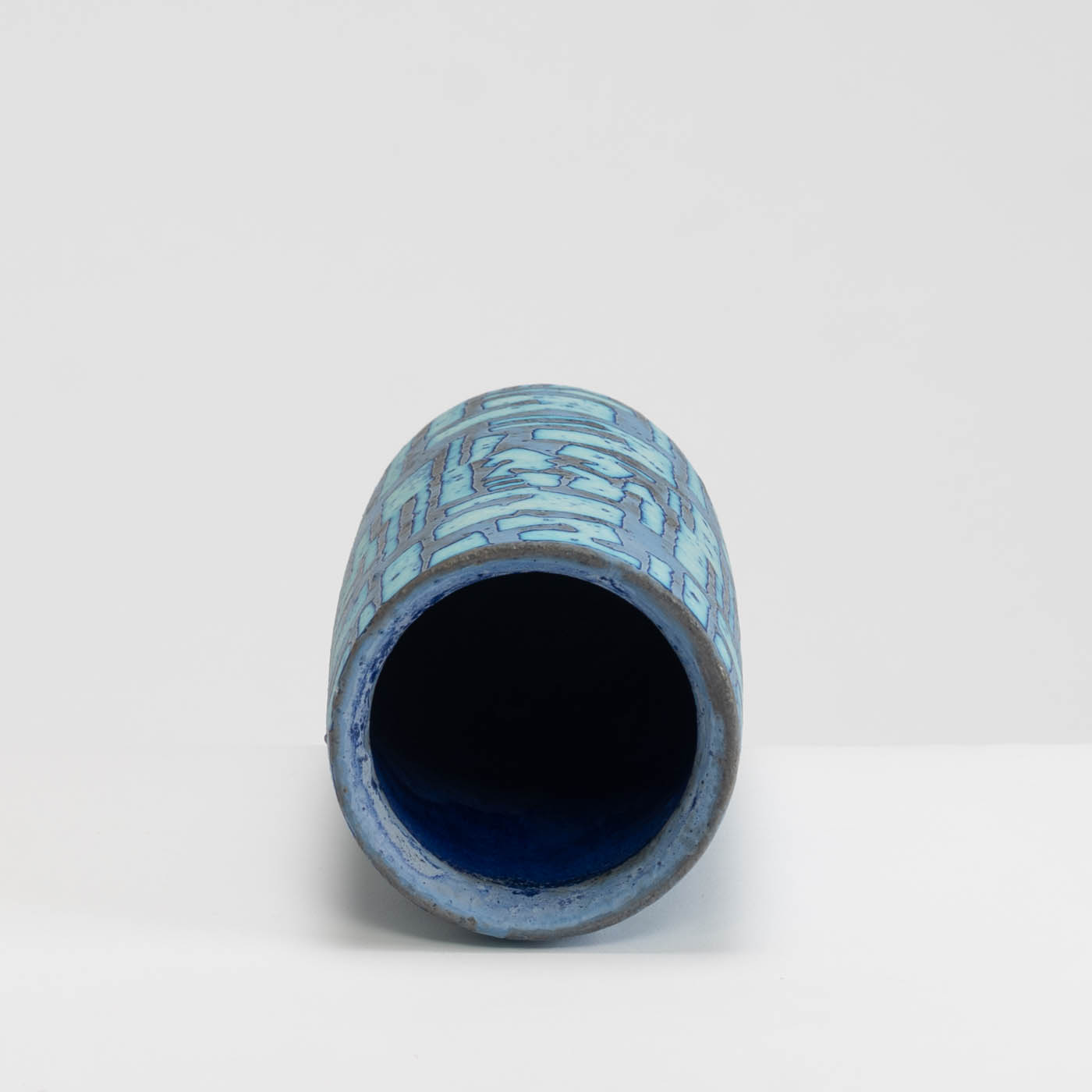 PB161X695 Dark Blue Cylinder Vessel