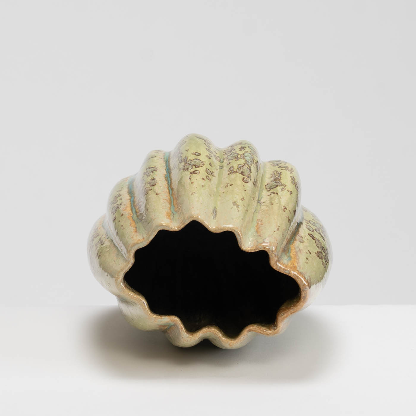 PB161X690 Wavy Vessel with Crystals