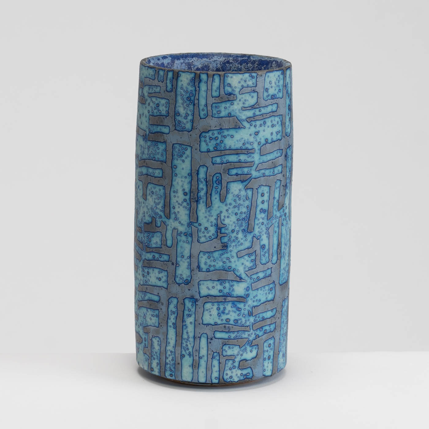 PB161X696 Dark Blue Cylinder Vessel