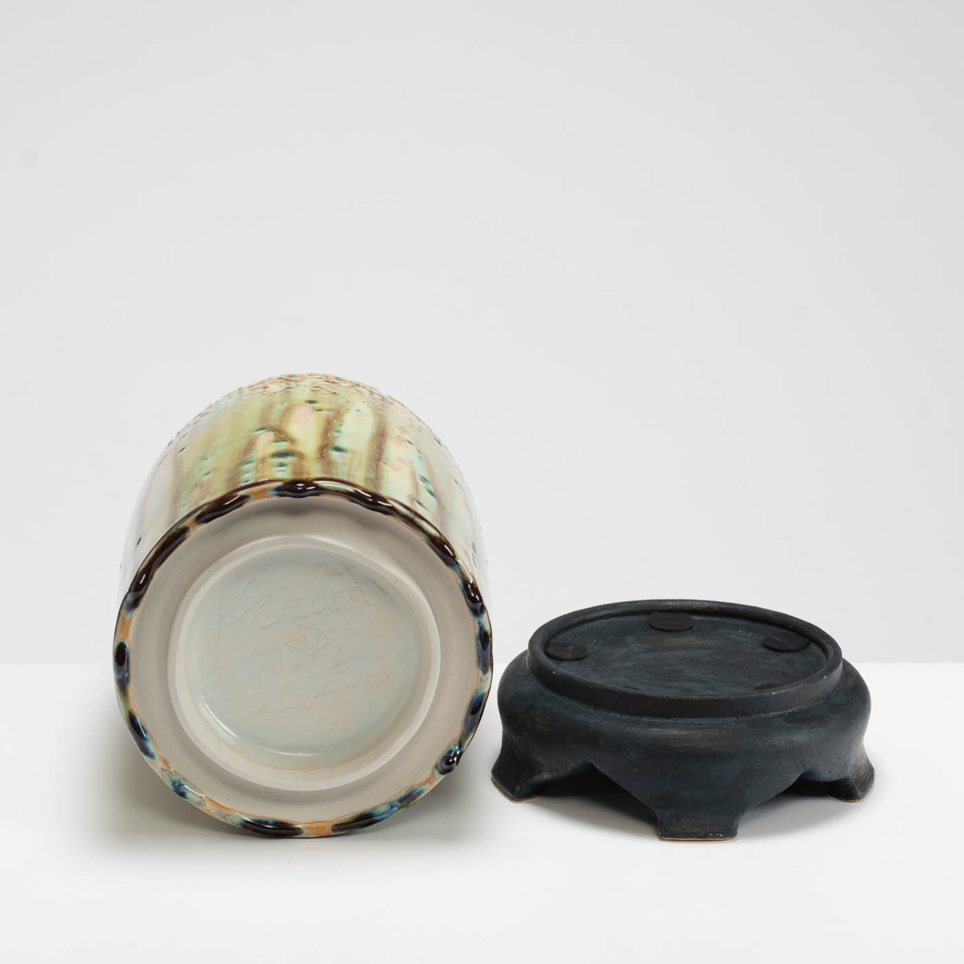PB161X715 Porcelain Vessel
