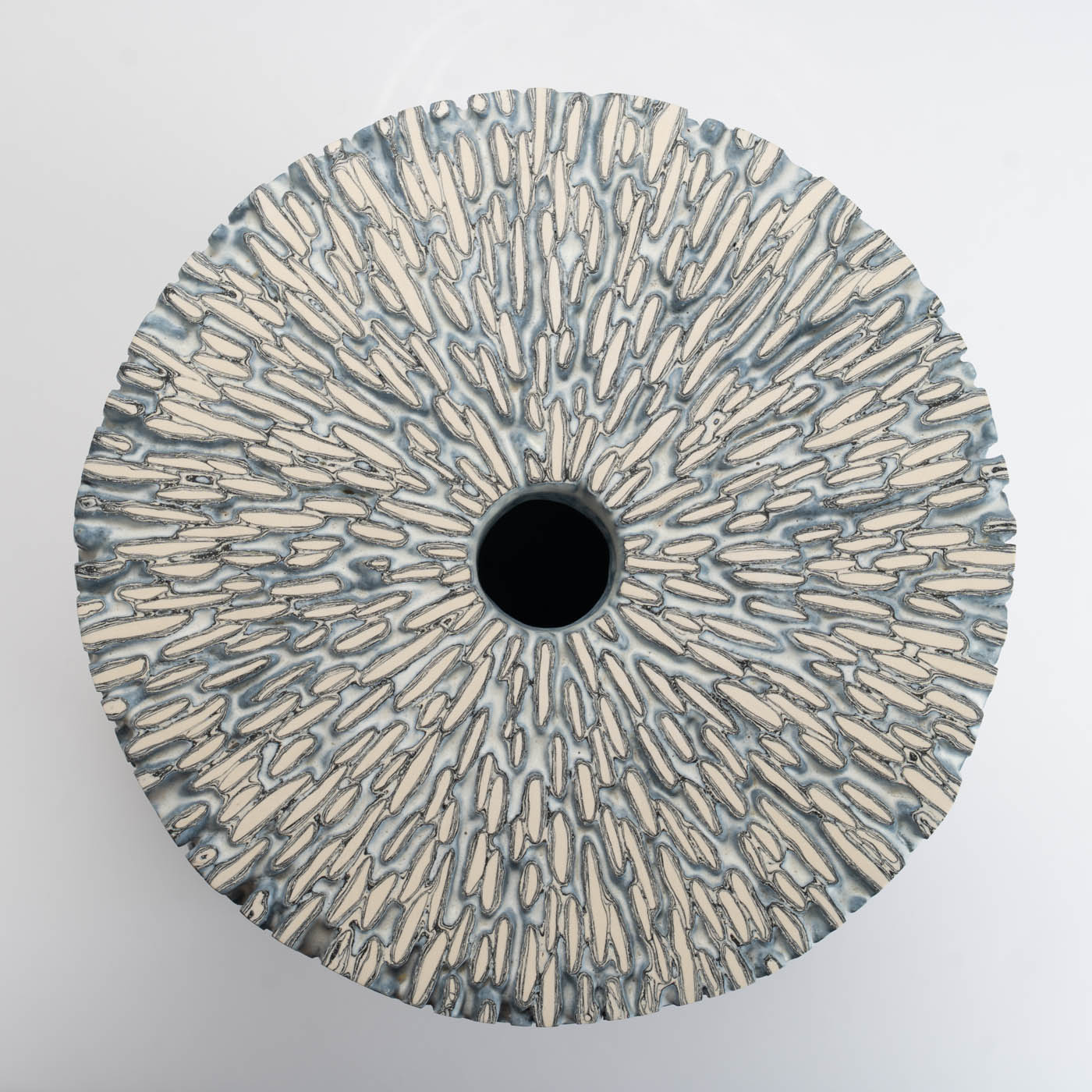 PB161X731 Black and White Ground Vessel