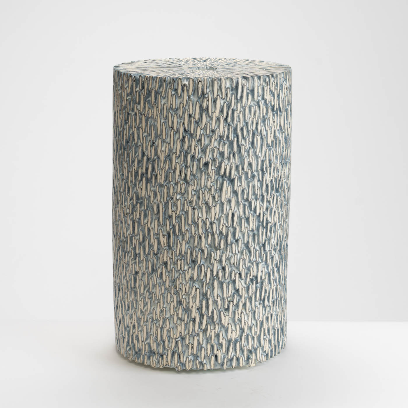 PB161X731 Black and White Ground Vessel