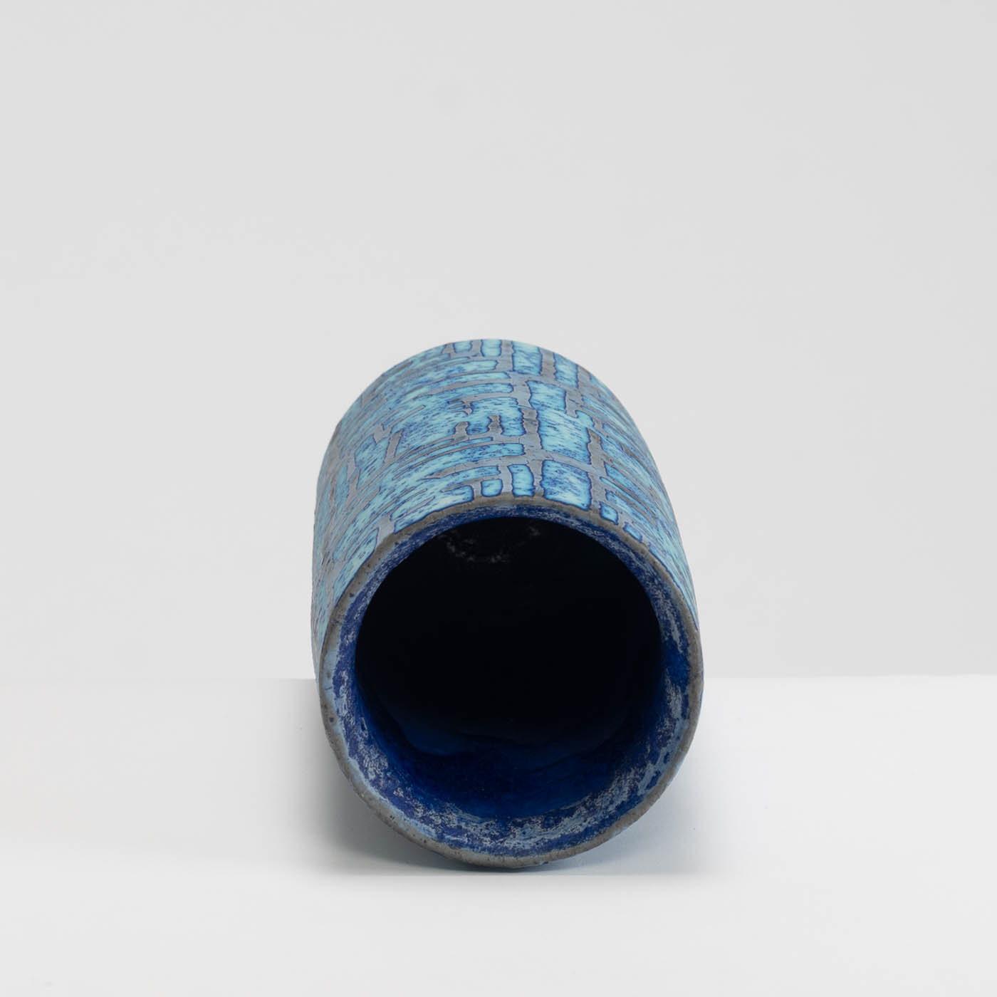PB161X696 Dark Blue Cylinder Vessel