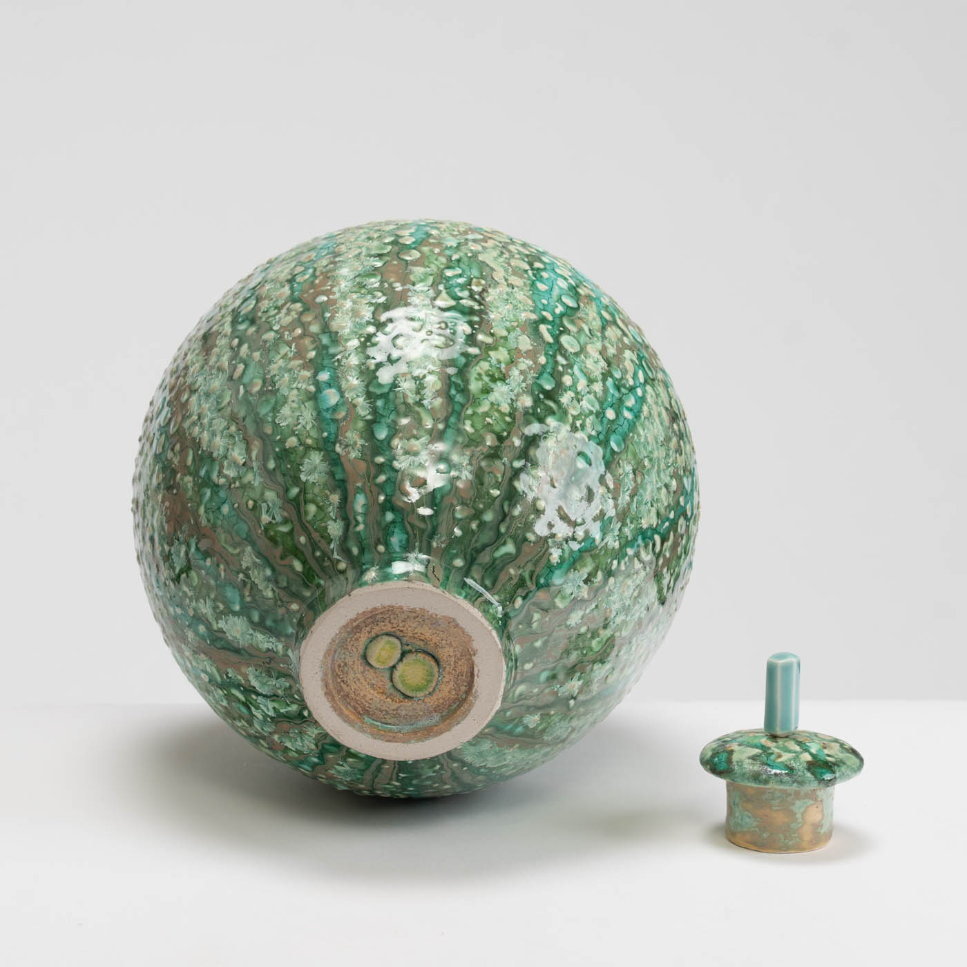 PB161X727 Green Textured Lidded Vessel