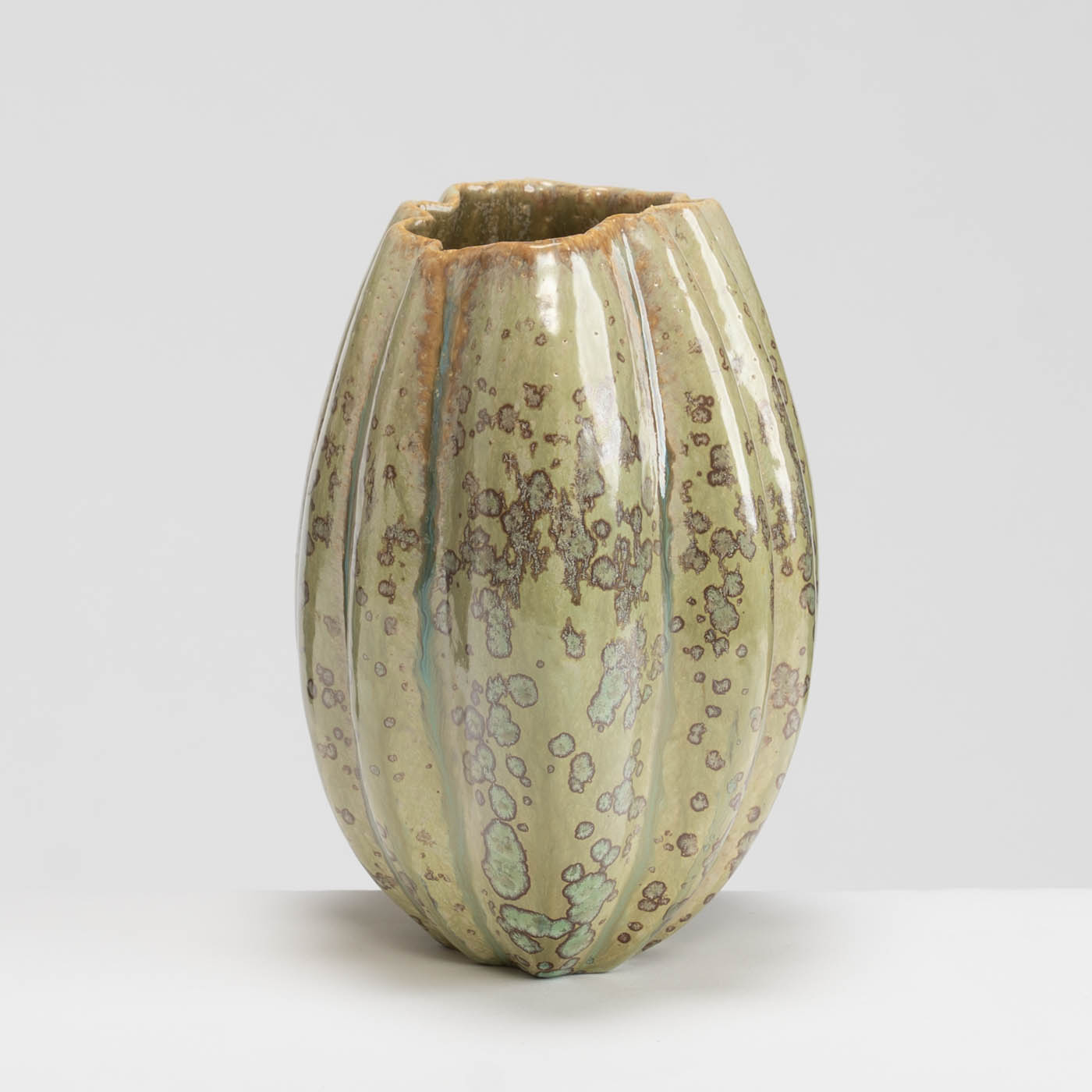 PB161X690 Wavy Vessel with Crystals
