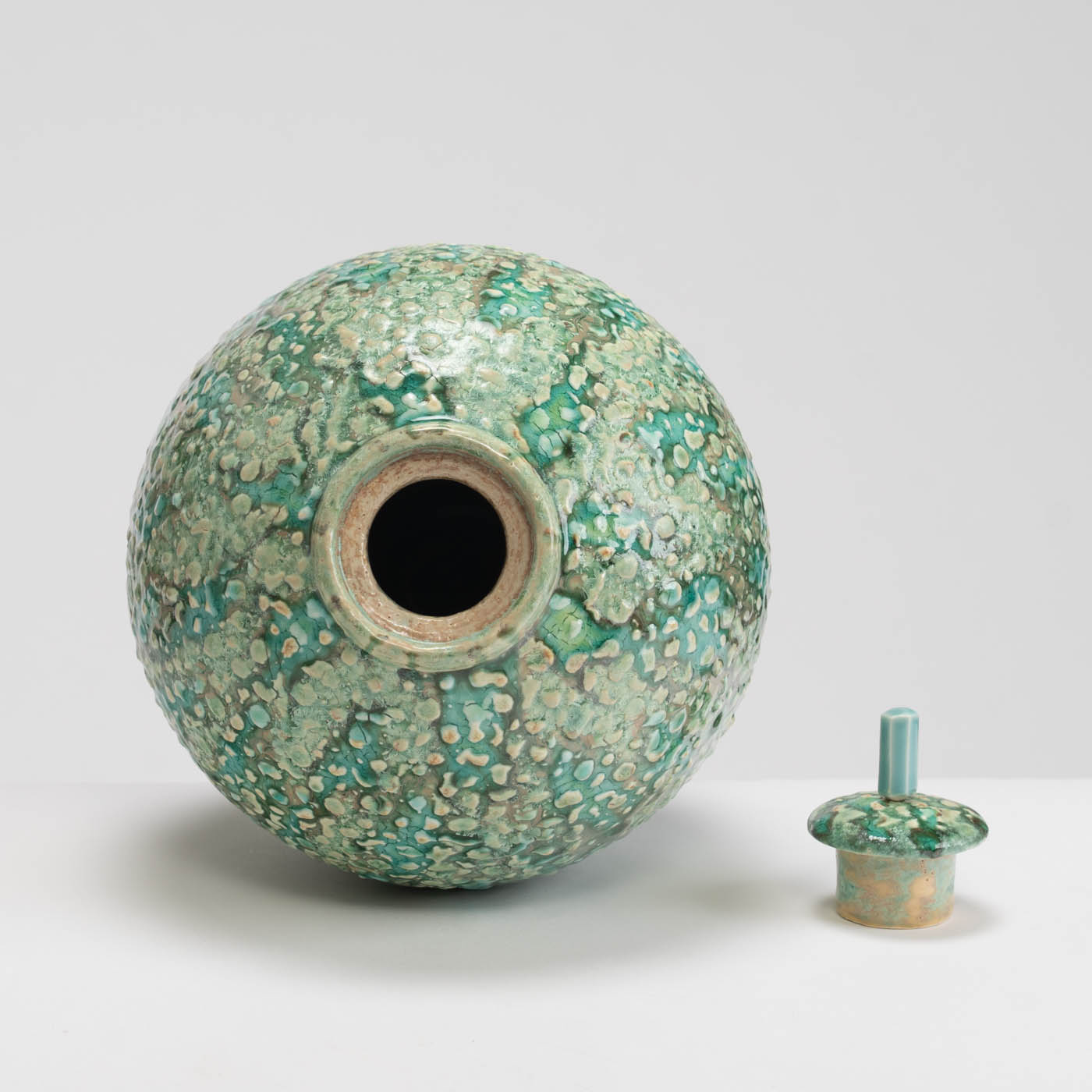 PB161X727 Green Textured Lidded Vessel