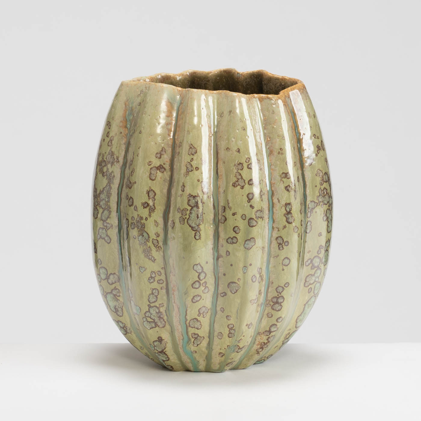 PB161X690 Wavy Vessel with Crystals