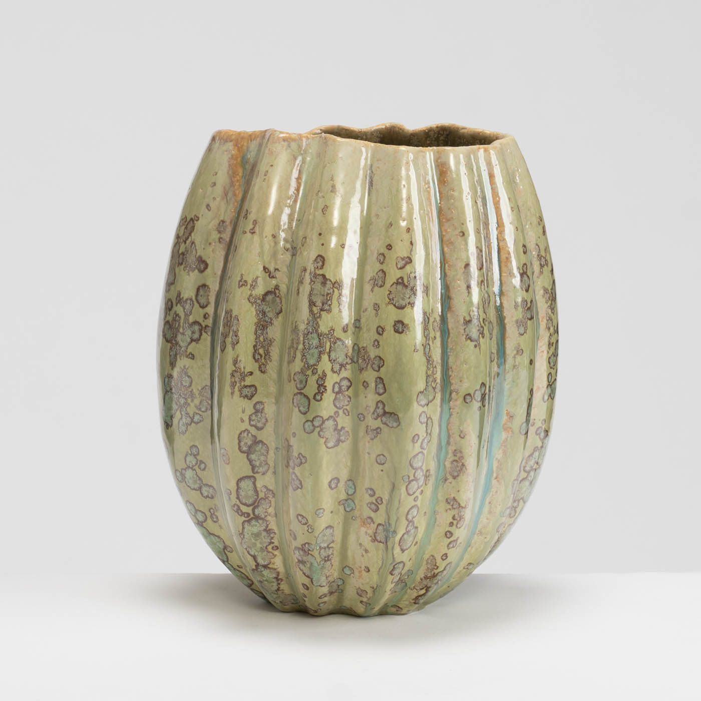 PB161X690 Wavy Vessel with Crystals