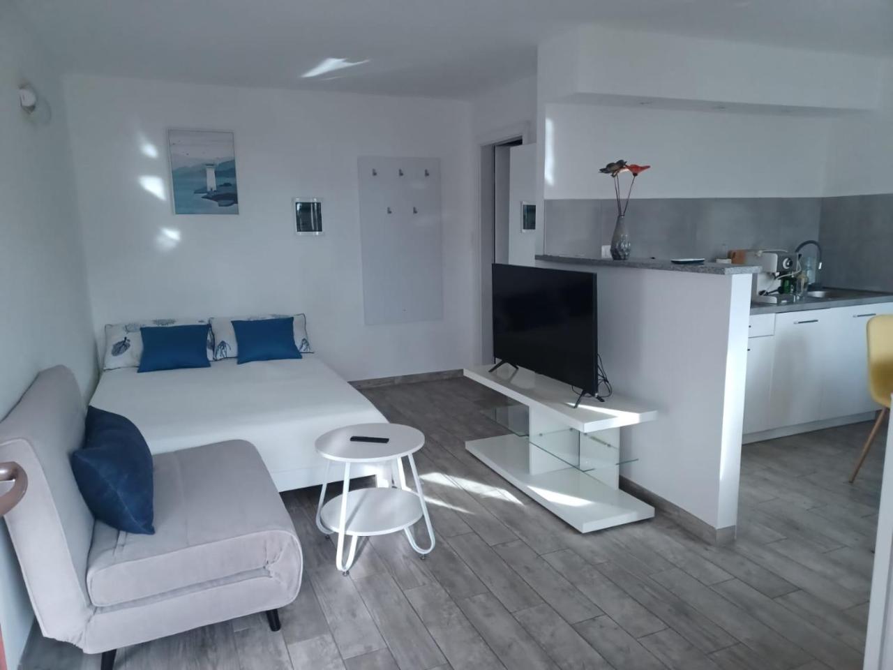 Nelly Apartment