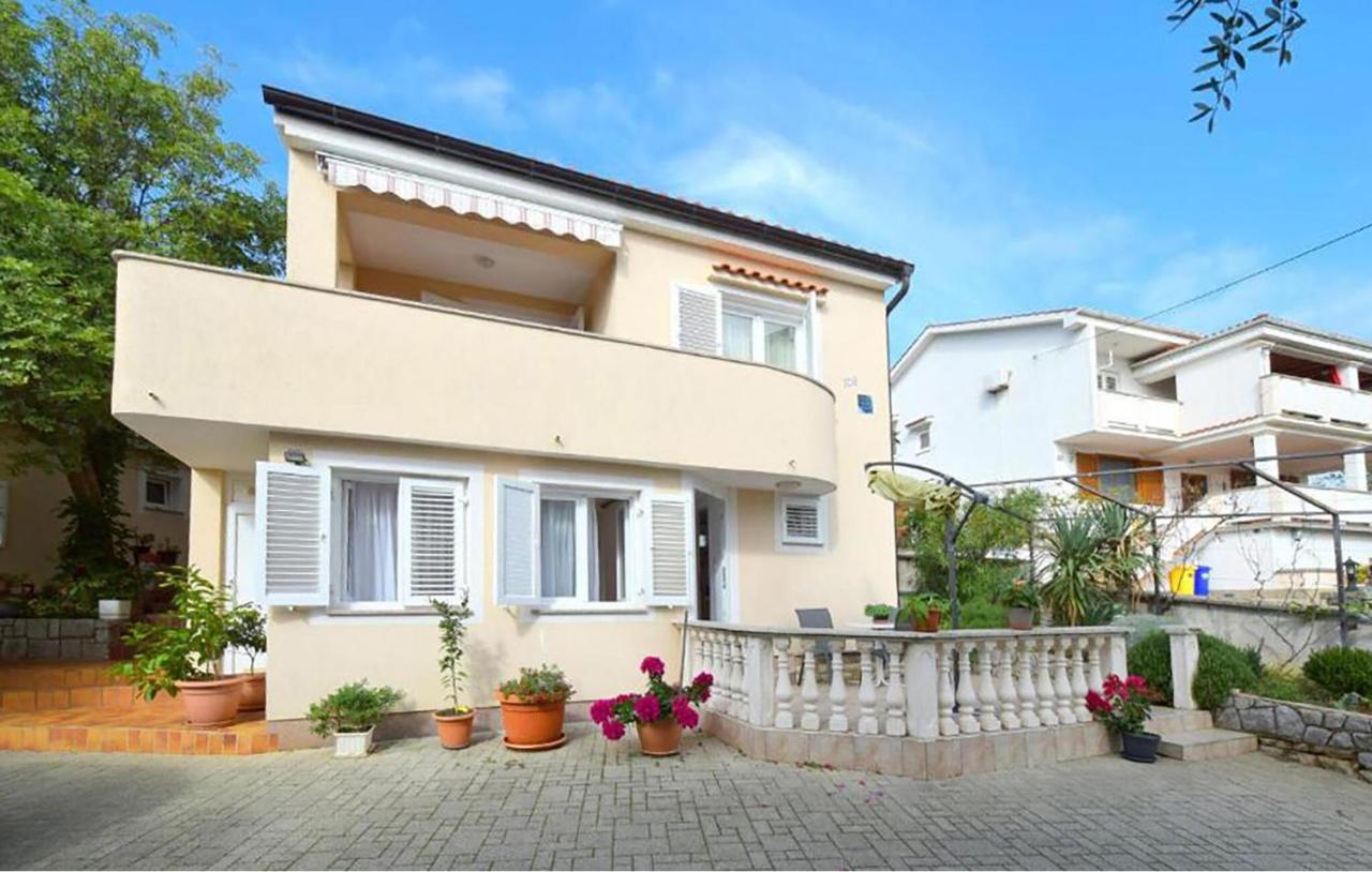 1 Bedroom Lovely Apartment In Cizici