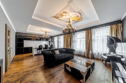 2 BR Designer Apartment in Old Town