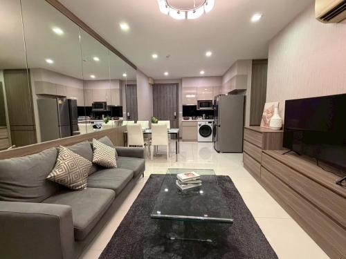 2 Bed 2 Bath Luxury Apartment Next to Convention Center