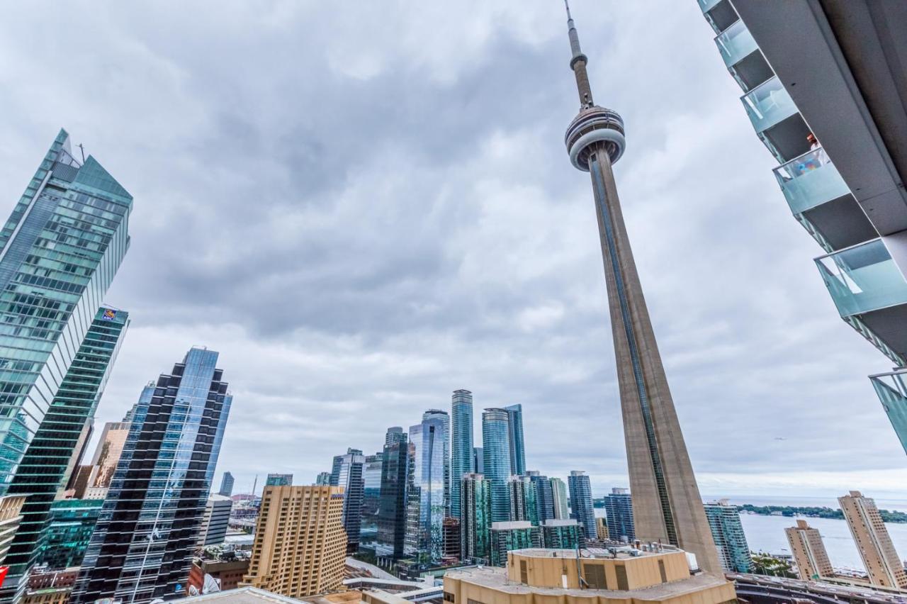 Chol Suites Downtown Toronto CN Tower View 2BR Condo Free Parking Near Rogers Centre MTCC Blue Jays