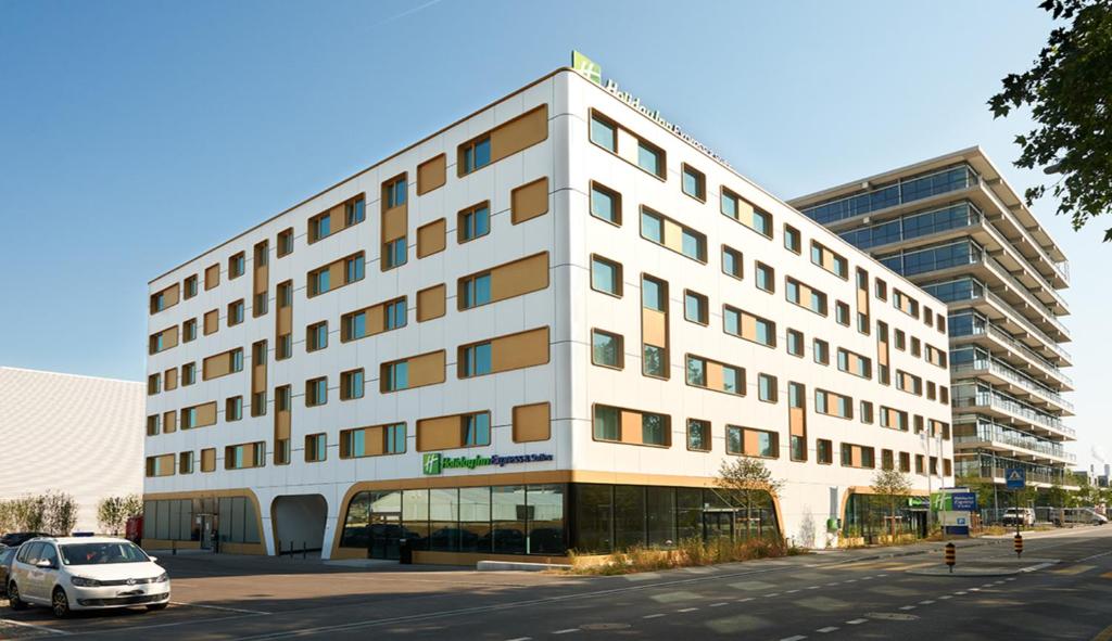 Image of  Holiday Inn Express & Suites Basel 