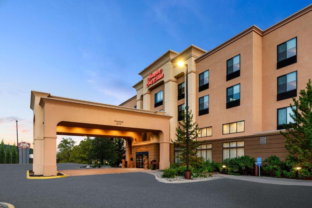 Image of  Hampton Inn & Suites Fairbanks 